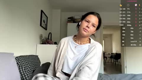 Mia online show from October 10, 7:14 am