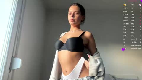 Mia online show from February 2, 3:09 pm