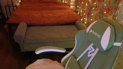 Daisy online show from March 30, 6:13 am