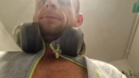 Snapshot of wildmike93 chatting on October 2, 10:52 pm wildmike93 online show from October 2, 10:52 pm