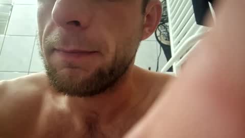 Snapshot of wildmike93 chatting on October 19, 11:31 pm wildmike93 online show from October 19, 11:31 pm