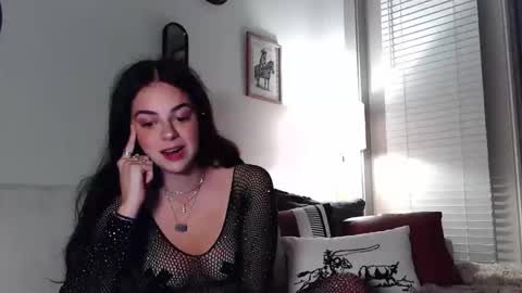 Snapshot of willowbelle chatting on October 22, 1:42 am willowbelle online show from October 22, 1:42 am