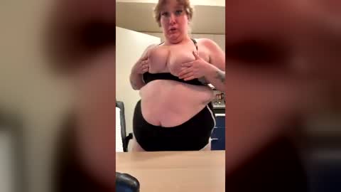willowwarmth online show from June 14, 2:24 am