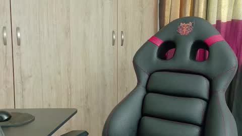 willy_veins online show from February 18, 2:17 pm