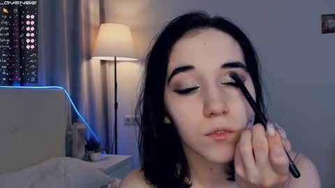 Amalia and Mia online show from February 18, 1:33 pm