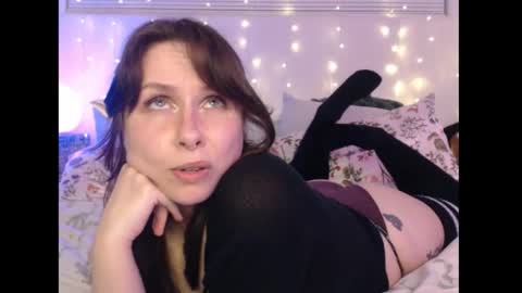 Eevie online show from December 21, 1:23 am