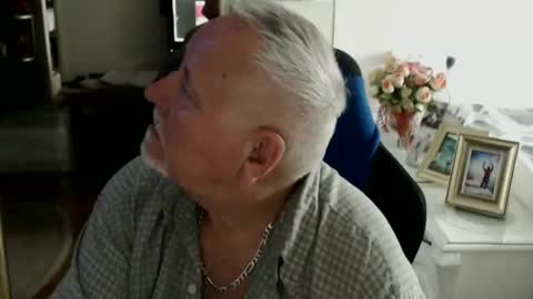 wlodek165 online show from April 13, 7:45 am