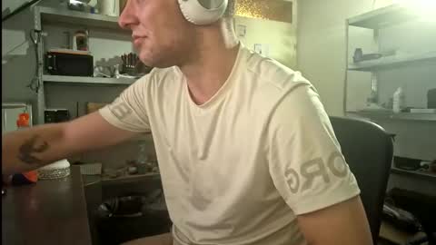 wnhz27 online show from October 26, 6:03 am