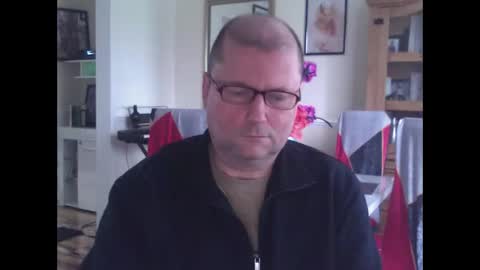 wobble444 online show from March 6, 11:09 am