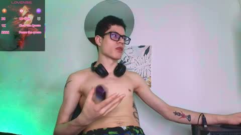  W O L F  online show from February 24, 12:08 pm