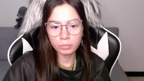 Alex online show from November 18, 3:42 am