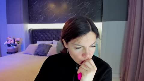 Maya online show from February 2, 1:03 am