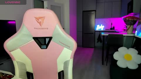 Emi online show from April 8, 4:59 am