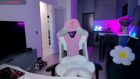 Emi online show from April 9, 5:11 am