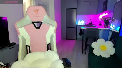 Emi online show from April 14, 5:11 am