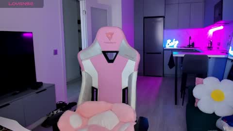 Emi online show from April 20, 4:59 am