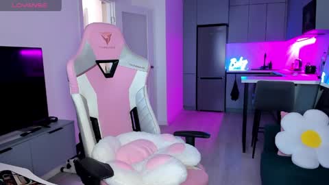 Emi online show from April 2, 7:05 am