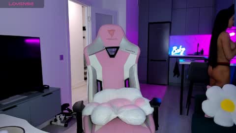 Emi online show from March 31, 7:09 am