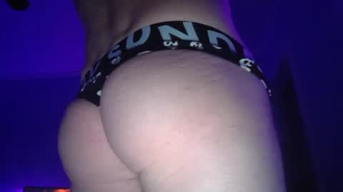 wrecklesspleasure93 online show from November 8, 2:36 am