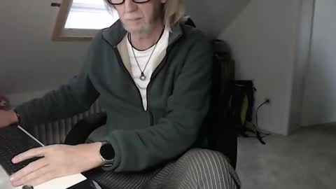Snapshot of wyattearp64 chatting on October 27, 12:05 pm WyattEarp64 online show from October 27, 12:05 pm
