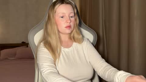 Snapshot of x__ivy_x chatting on October 24, 4:52 pm eva online show from October 24, 4:52 pm