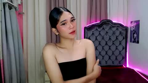 Snapshot of xairah_doux chatting on October 20, 4:45 pm xairah_doux online show from October 20, 4:45 pm