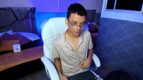 xavier fox   online show from October 28, 5:08 am