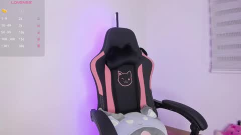 Snapshot of xemily_hardy chatting on March 8, 12:00 am Kanae. online show from March 8, 12:00 am