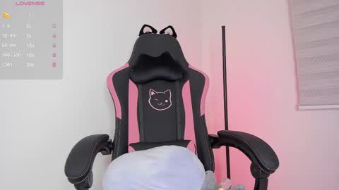 Snapshot of xemily_hardy chatting on February 15, 5:41 am Kanae. online show from February 15, 5:41 am