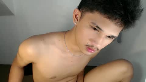 xiannx_44 online show from April 1, 4:04 pm