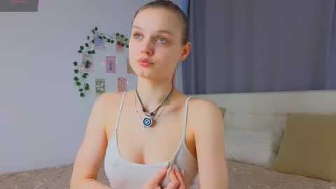 Luna and Lina online show from December 17, 4:30 am