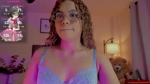 Snapshot of ximena_sotto1 chatting on October 31, 9:26 pm camila online show from October 31, 9:26 pm