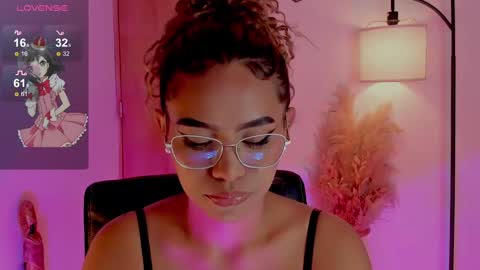 Snapshot of ximena_sotto1 chatting on March 6, 10:15 pm camila online show from March 6, 10:15 pm