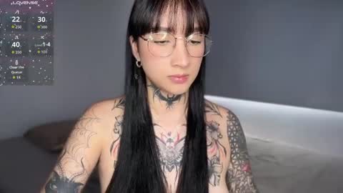 xisisxx online show from April 4, 7:43 pm