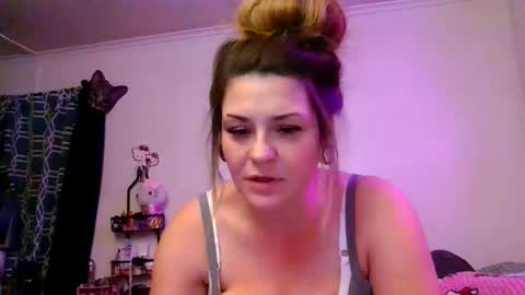 xkittymeowz online show from December 23, 2:18 am