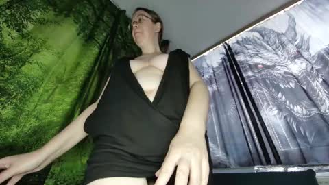 xnicetitsx online show from January 13, 10:56 am