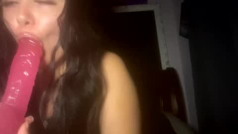 Snapshot of xocrybaby chatting on December 8, 4:22 am xocrybaby online show from December 8, 4:22 am