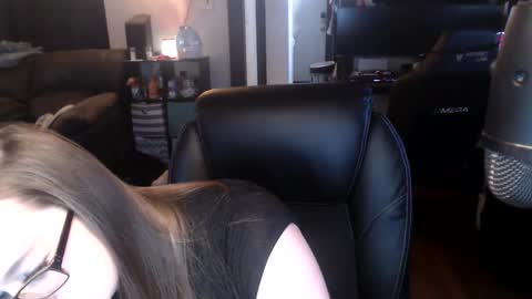 xqueenkendrax online show from February 18, 10:25 pm