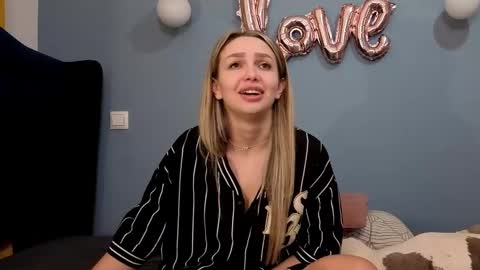 Snapshot of xsexycouples chatting on March 3, 12:37 am AnnaMaee online show from March 3, 12:37 am