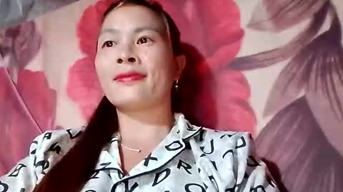 xuxulove00 online show from October 13, 12:51 pm