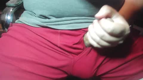 xxdadbod4ladiesxx online show from March 25, 5:31 pm