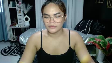 Kylie Smith online show from June 11, 2:00 am