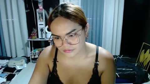 Kylie Smith online show from February 11, 6:50 am