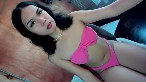 Snapshot of xxsnakeprincessxx chatting on October 24, 12:33 am Bela online show from October 24, 12:33 am