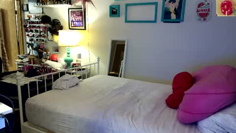 Strawberry Jane online show from July 3, 5:23 am