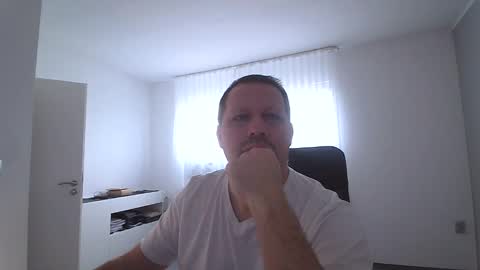 Eddi online show from December 18, 10:19 am