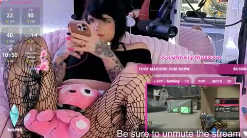 Muse n Poppy online show from January 15, 11:46 pm