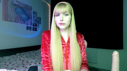 Pretty online show from February 14, 9:43 pm