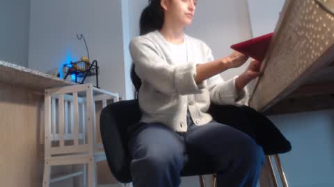 Lola online show from December 4, 7:17 pm