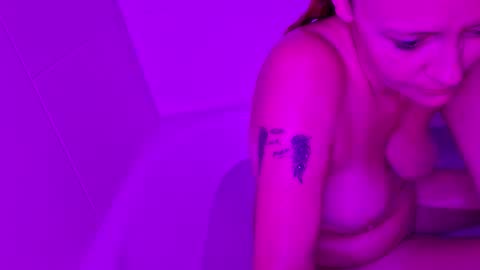 XXXQueenMandyDickenz online show from December 15, 7:04 am